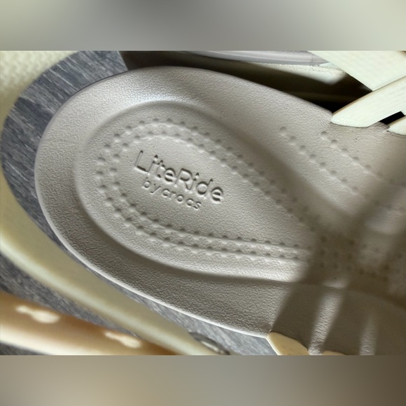 CROCS Lite Ride Brooklyn Foam Platform Wedge Strappy Sandal in Bone. Size 7 NWOT - Picture 9 of 11